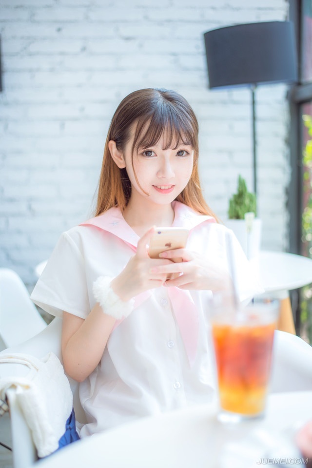 只要你不离不弃，哪怕一辈子我也愿意奉陪到底。友情也好，爱情也罢